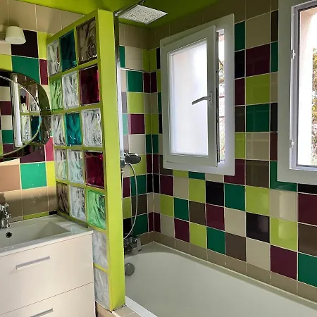 Дом отдыха Maison Familiale De Charme Avec Jardin
